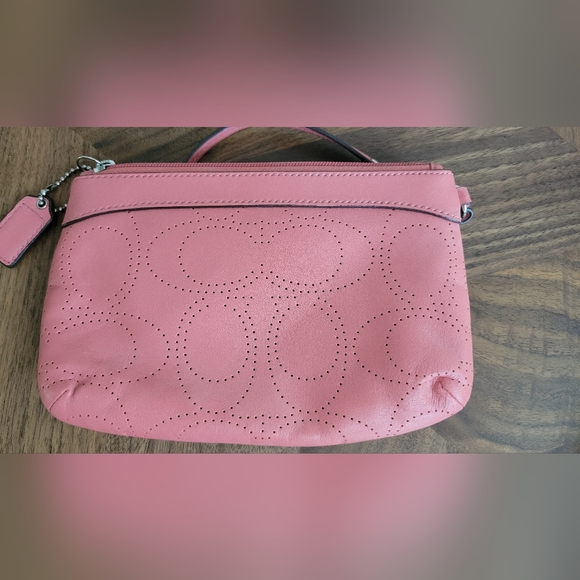 EUC Pink Coach wristlet leather - Picture 6 of 6